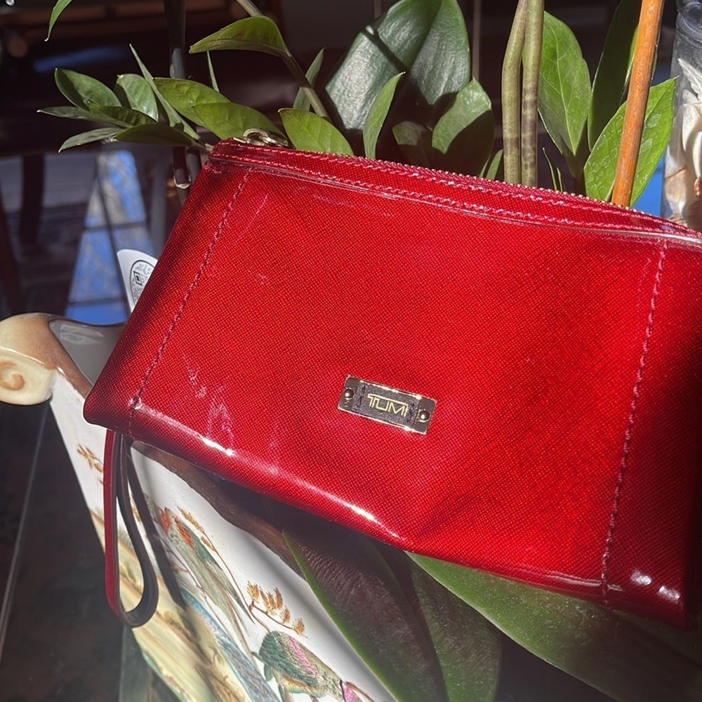 TUMI Red Metallic Crossgrain Zip Top Wristlet Clutch Bag Gold Hardware - Picture 2 of 12